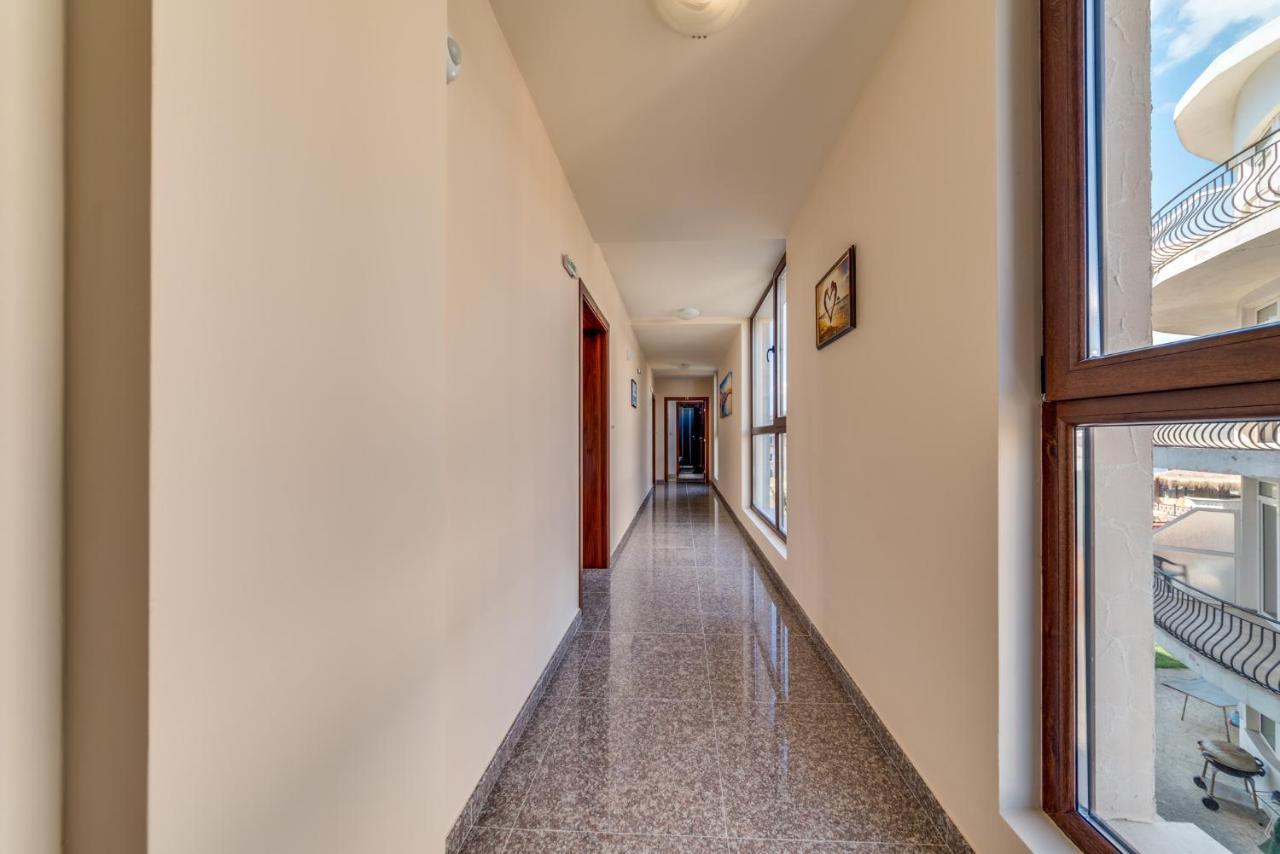 Apartcomplex Golden Bay 拉夫达 外观 照片
