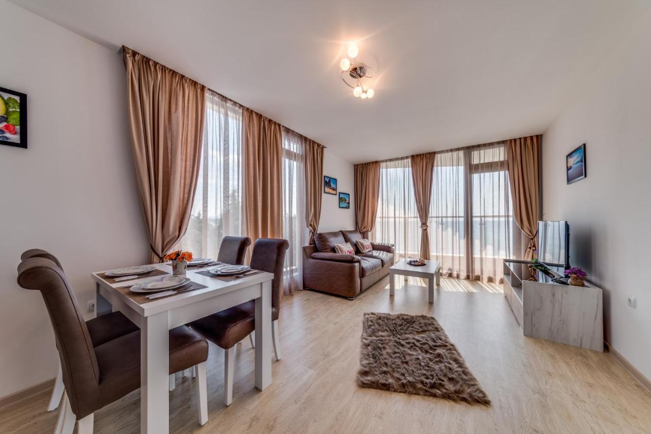 Apartcomplex Golden Bay 拉夫达 外观 照片