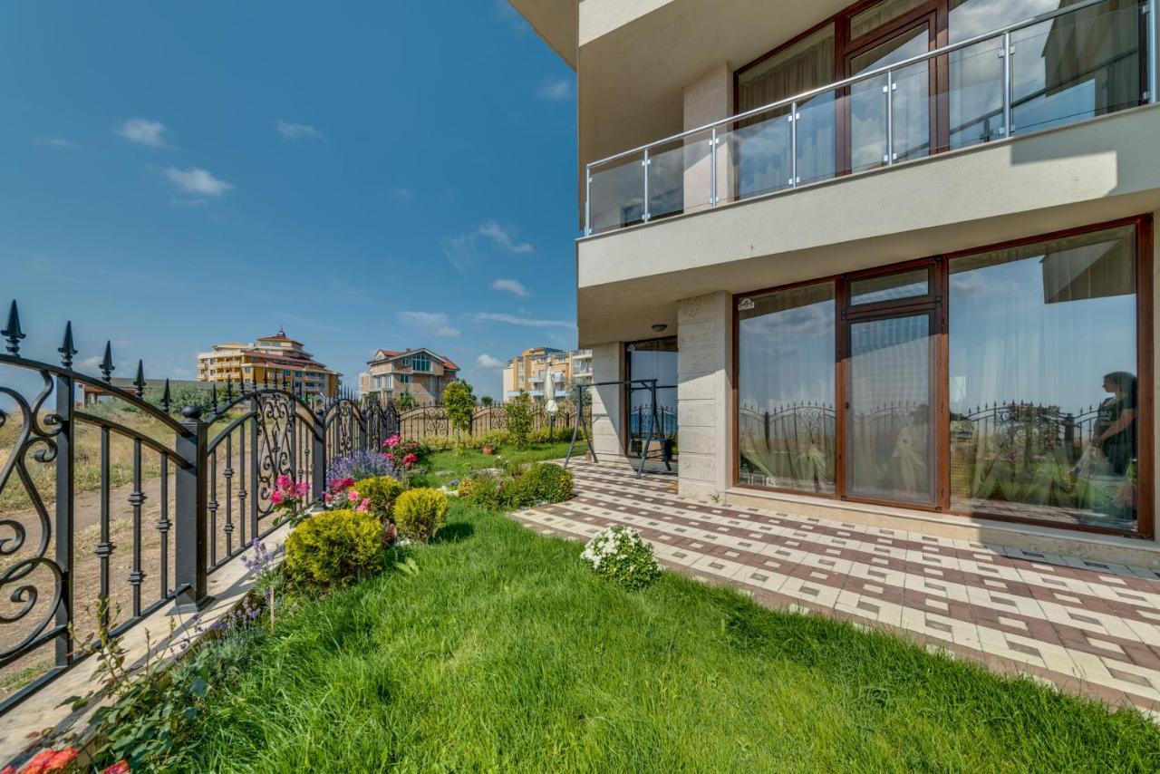 Apartcomplex Golden Bay 拉夫达 外观 照片